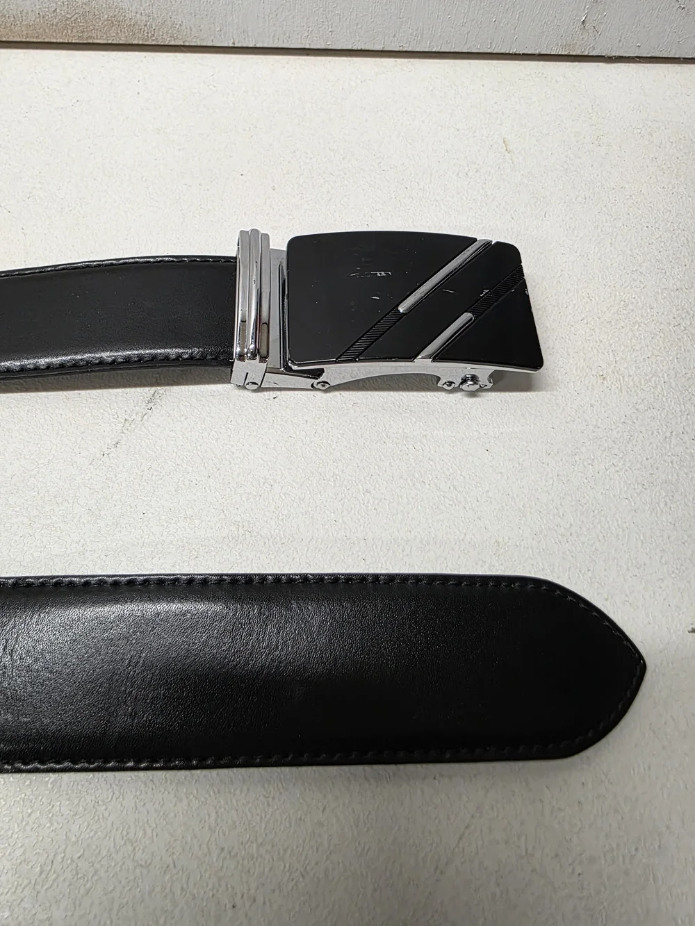 Longchamp Mens Black Leather Belt Silver Tone Plaque Buckle 42